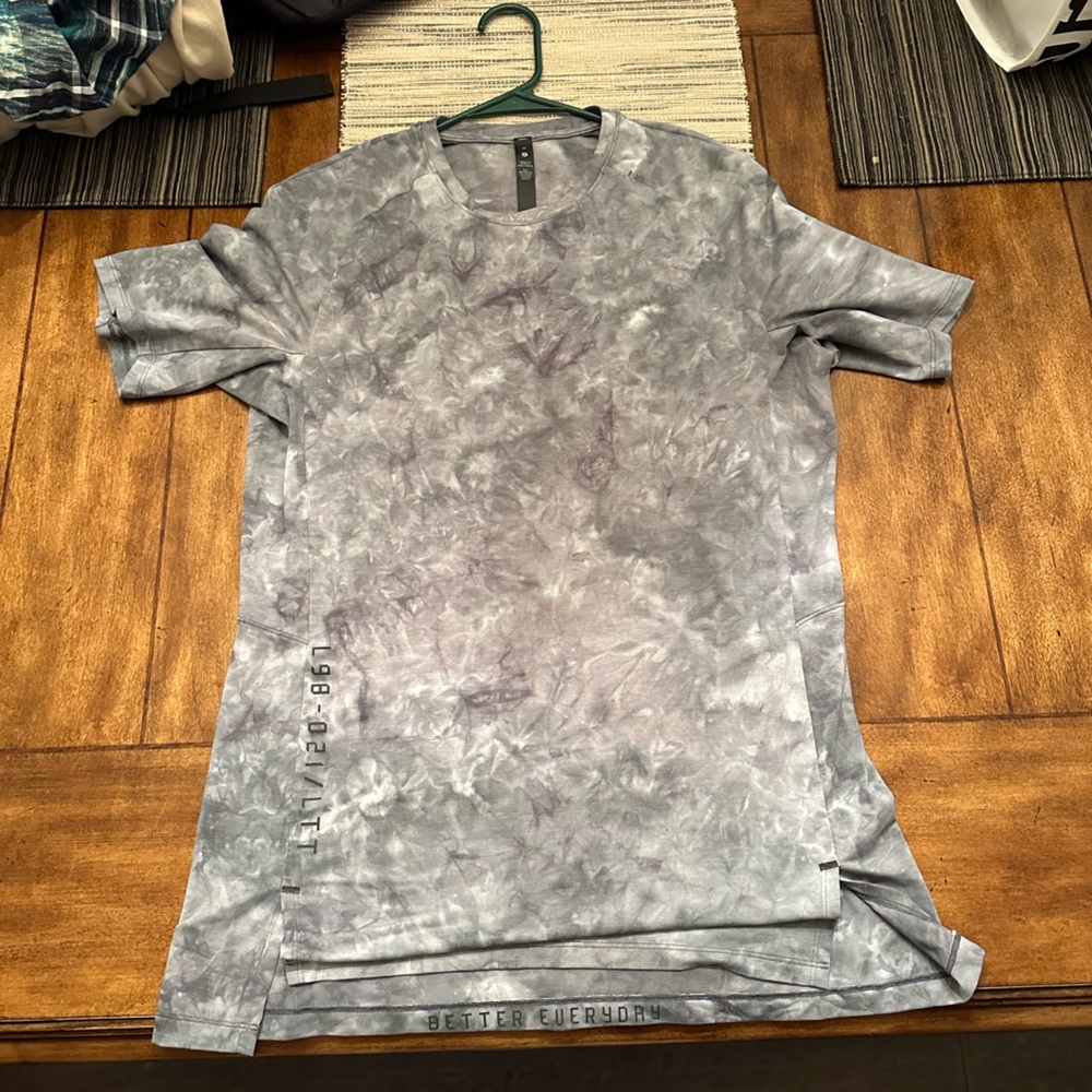 Lululemon t-shirt